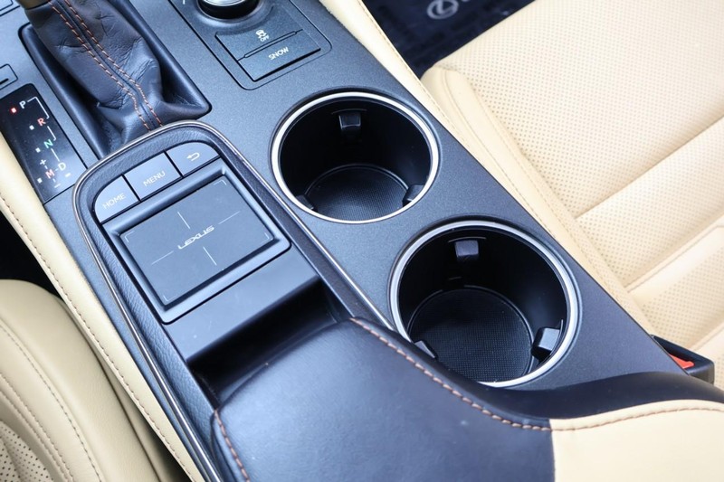 Lexus RC Vehicle Full-screen Gallery Image 39