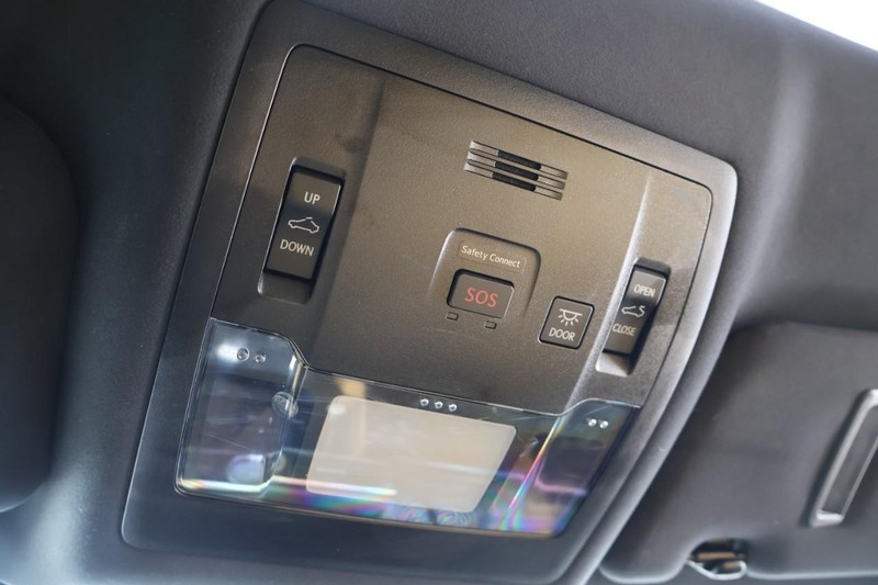 Lexus RC Vehicle Full-screen Gallery Image 40