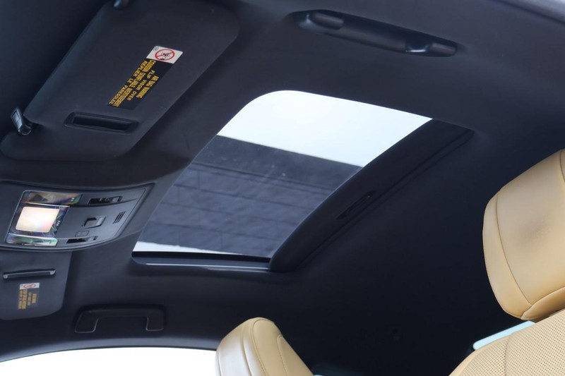 Lexus RC Vehicle Full-screen Gallery Image 41