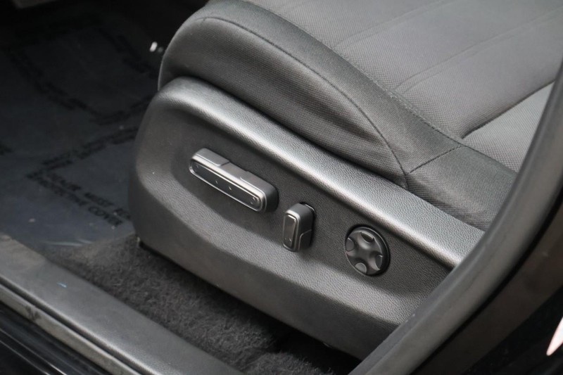 Honda CR-V Vehicle Full-screen Gallery Image 18