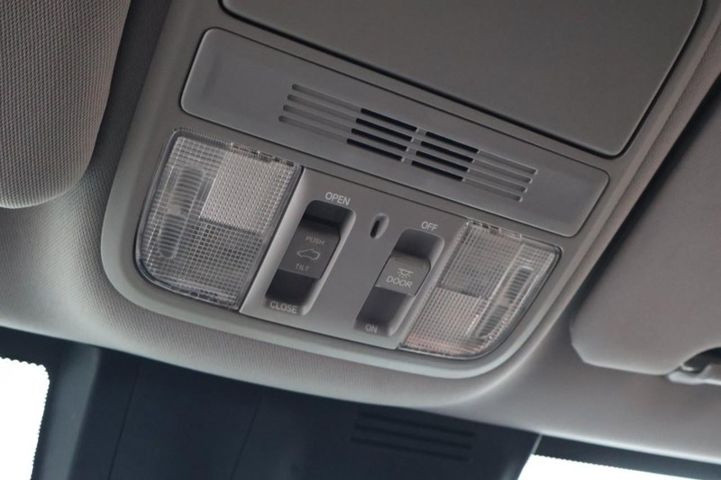 Honda CR-V Vehicle Full-screen Gallery Image 36