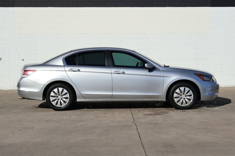 Honda Accord Vehicle Full-screen Gallery Image 04