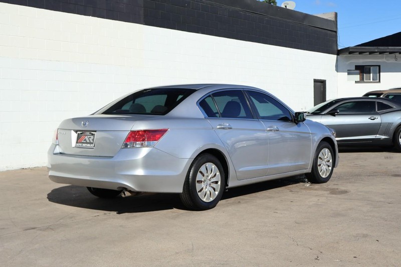 Honda Accord Vehicle Full-screen Gallery Image 05