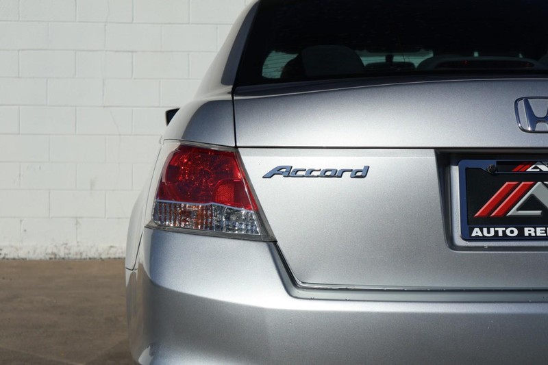 Honda Accord Vehicle Full-screen Gallery Image 07