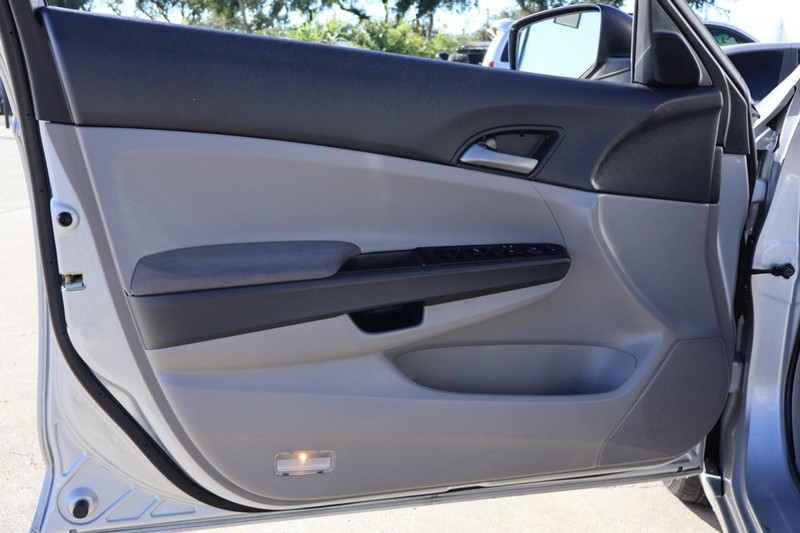 Honda Accord Vehicle Full-screen Gallery Image 13