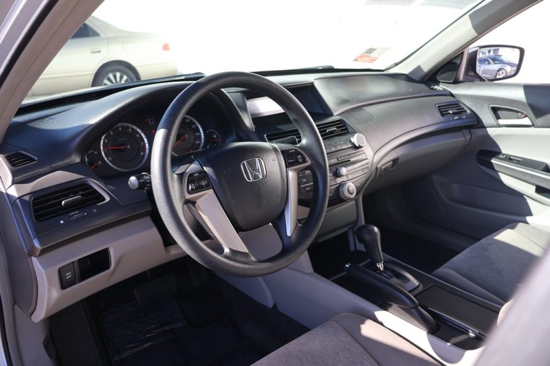 Honda Accord Vehicle Full-screen Gallery Image 14