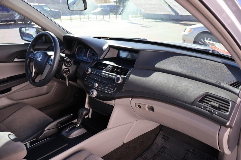 Honda Accord Vehicle Full-screen Gallery Image 17