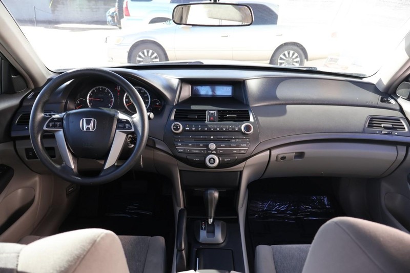 Honda Accord Vehicle Full-screen Gallery Image 20