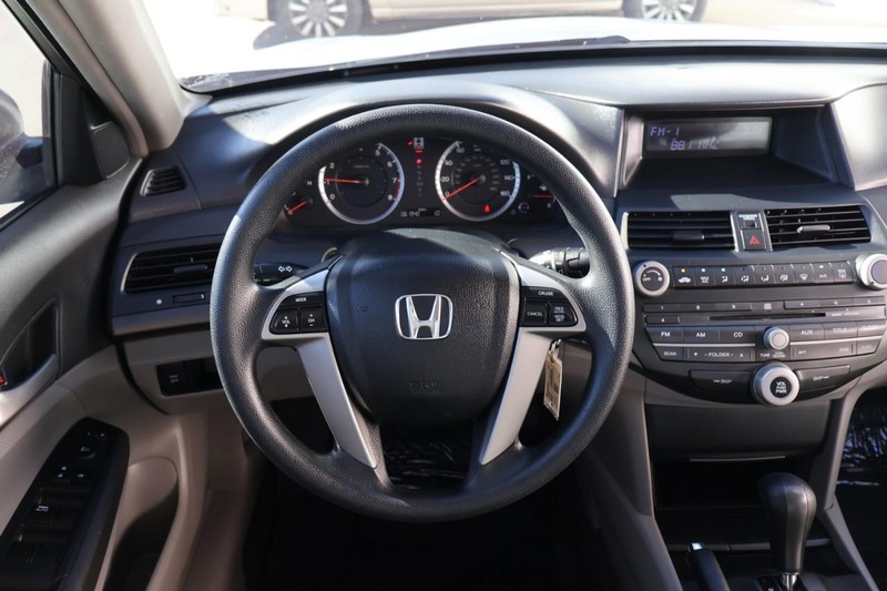 Honda Accord Vehicle Full-screen Gallery Image 22