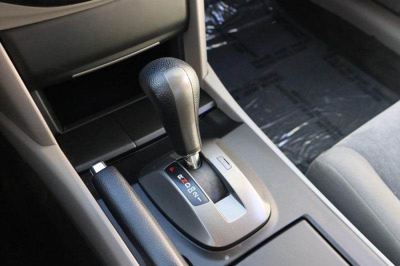 Honda Accord Vehicle Full-screen Gallery Image 28