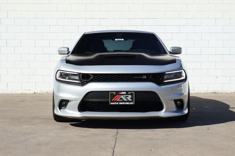 Dodge Charger Vehicle Full-screen Gallery Image 02