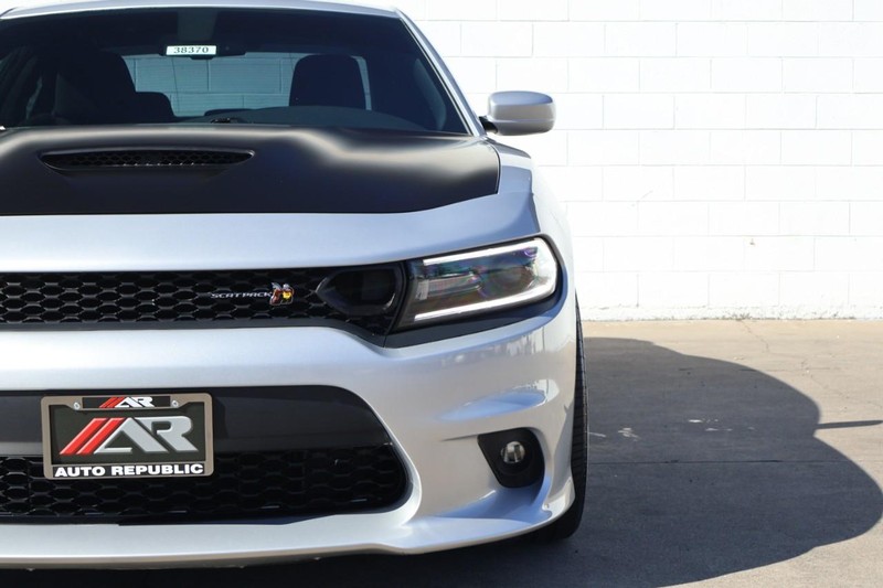 Dodge Charger Vehicle Full-screen Gallery Image 03