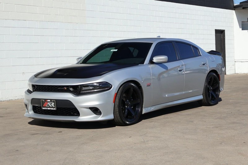 Dodge Charger Vehicle Full-screen Gallery Image 12