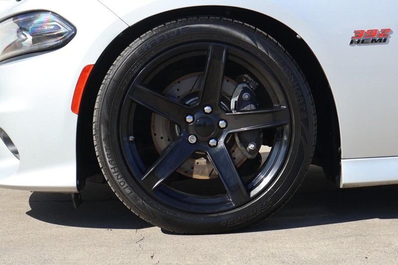 Dodge Charger Vehicle Full-screen Gallery Image 14