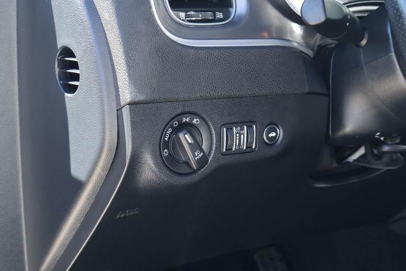 Dodge Charger Vehicle Full-screen Gallery Image 17