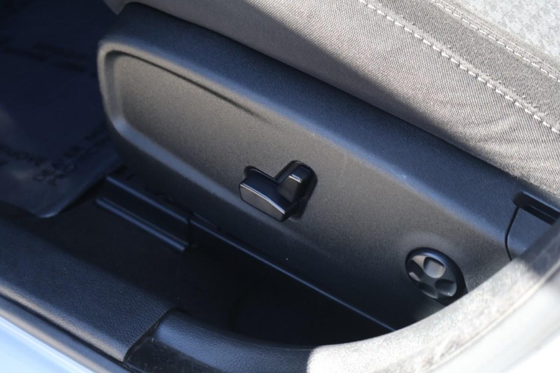 Dodge Charger Vehicle Full-screen Gallery Image 18