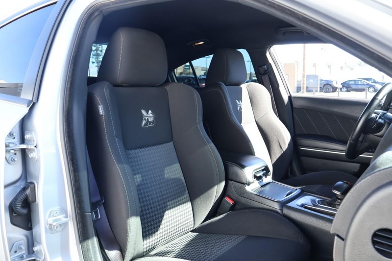 Dodge Charger Vehicle Full-screen Gallery Image 23