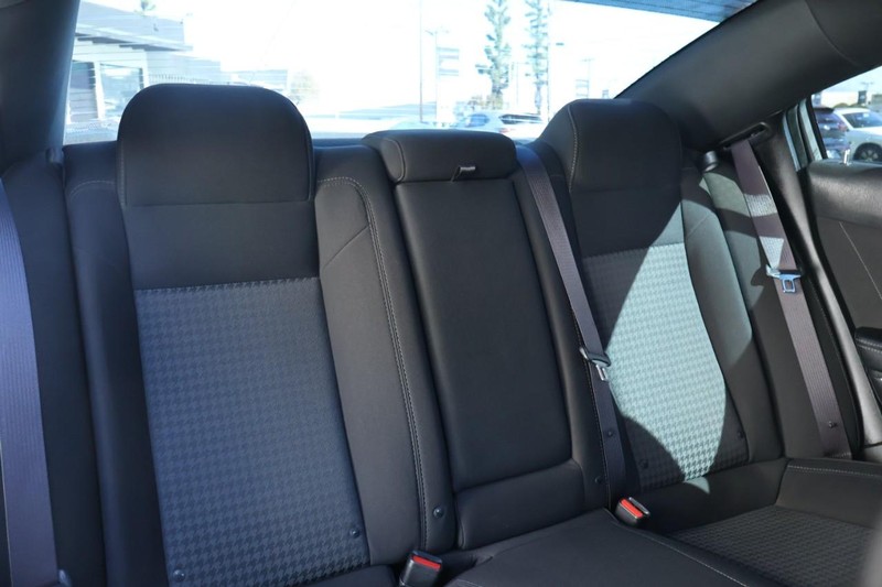 Dodge Charger Vehicle Full-screen Gallery Image 24