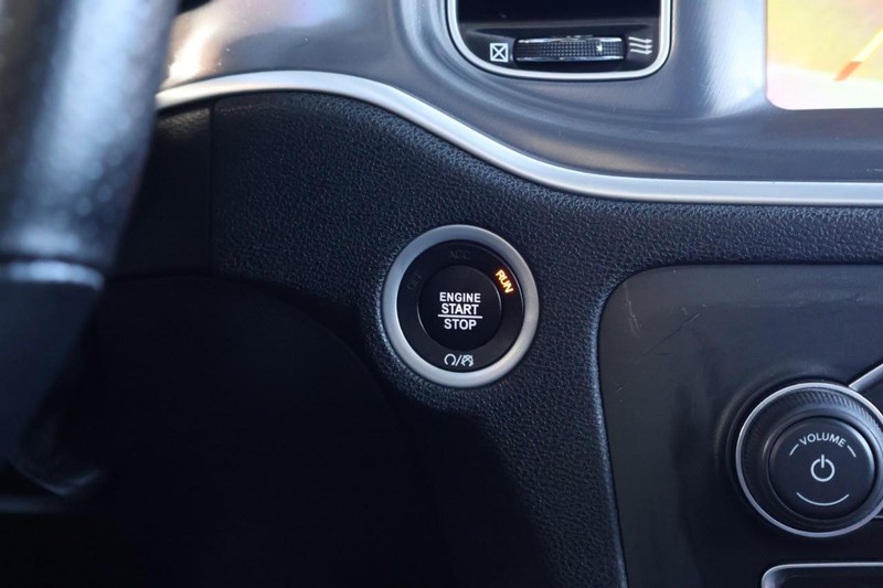 Dodge Charger Vehicle Full-screen Gallery Image 32