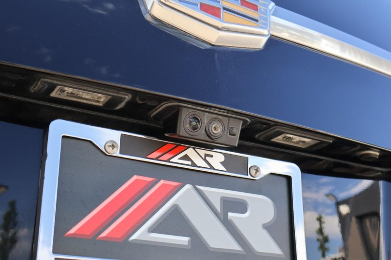 Cadillac Escalade ESV Vehicle Full-screen Gallery Image 08