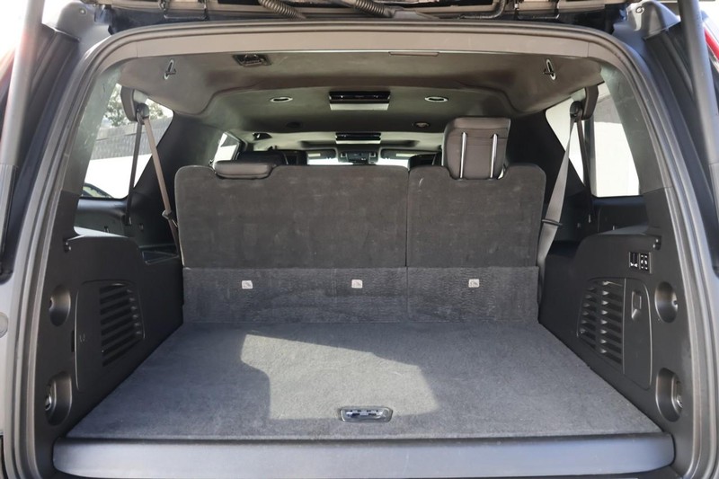 Cadillac Escalade ESV Vehicle Full-screen Gallery Image 09