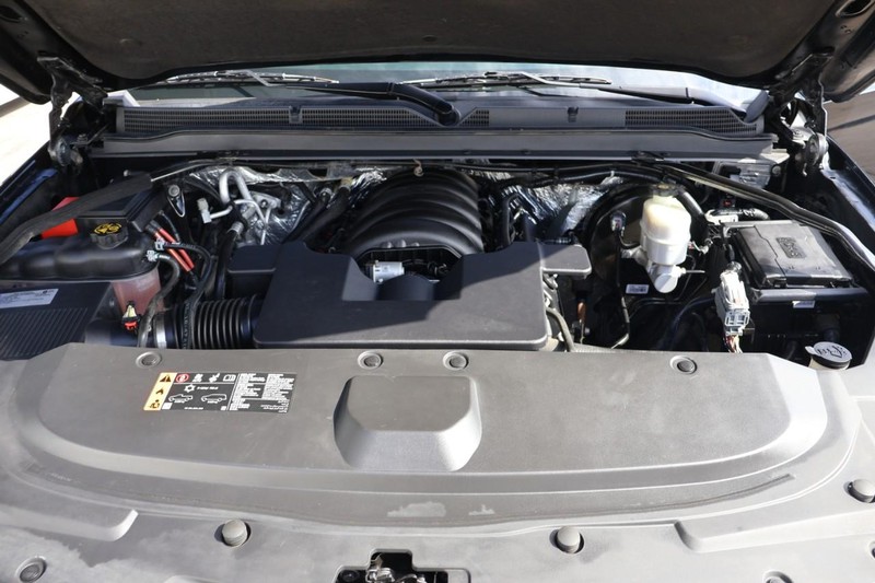 Cadillac Escalade ESV Vehicle Full-screen Gallery Image 16