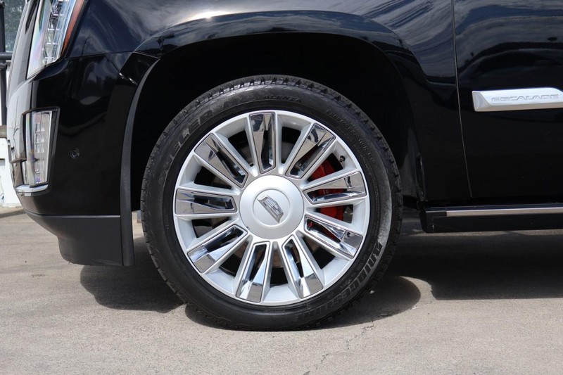 Cadillac Escalade ESV Vehicle Full-screen Gallery Image 17