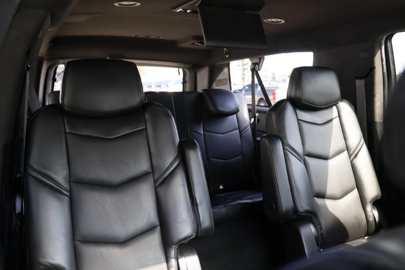 Cadillac Escalade ESV Vehicle Full-screen Gallery Image 28