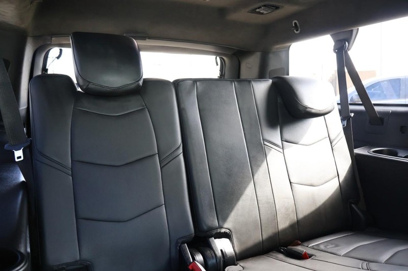 Cadillac Escalade ESV Vehicle Full-screen Gallery Image 29
