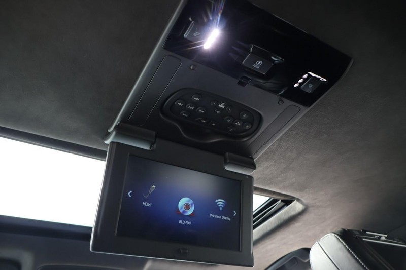 Cadillac Escalade ESV Vehicle Full-screen Gallery Image 31