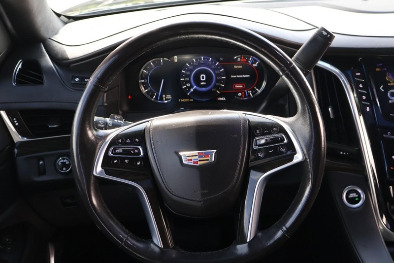 Cadillac Escalade ESV Vehicle Full-screen Gallery Image 36