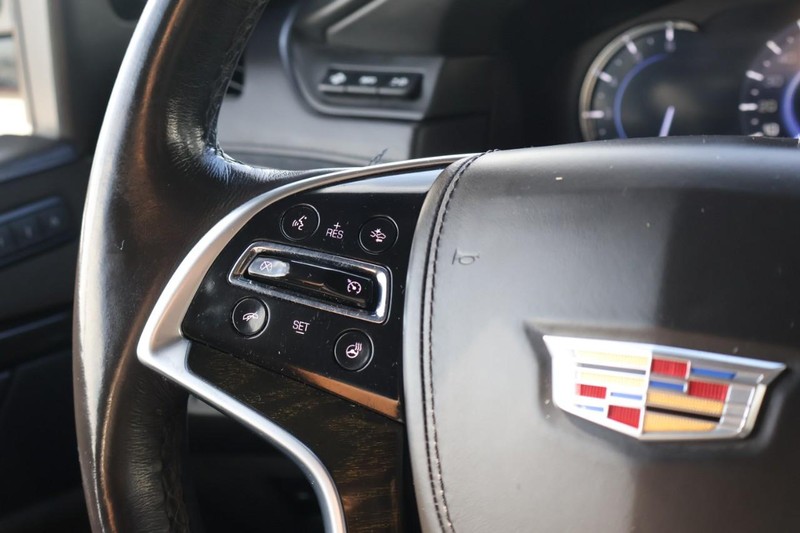 Cadillac Escalade ESV Vehicle Full-screen Gallery Image 37