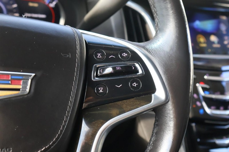 Cadillac Escalade ESV Vehicle Full-screen Gallery Image 38