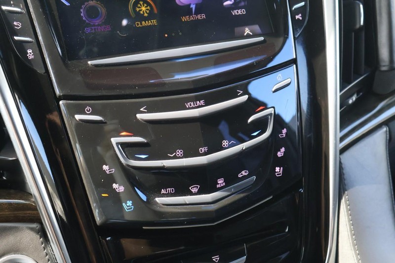 Cadillac Escalade ESV Vehicle Full-screen Gallery Image 41