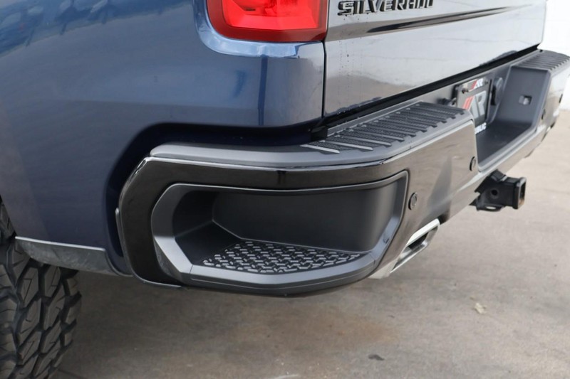 Chevrolet Silverado 1500 Vehicle Full-screen Gallery Image 12