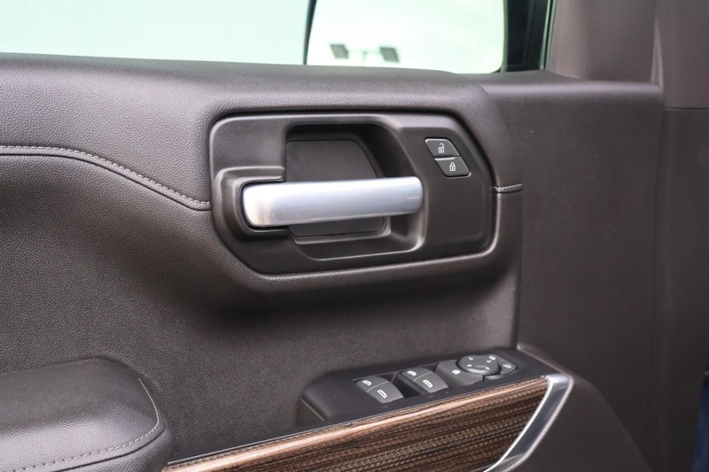 Chevrolet Silverado 1500 Vehicle Full-screen Gallery Image 19