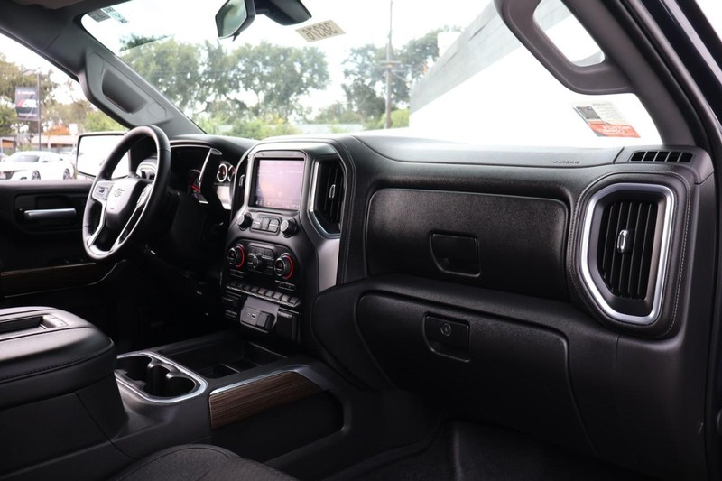 Chevrolet Silverado 1500 Vehicle Full-screen Gallery Image 25