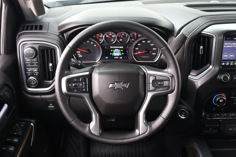 Chevrolet Silverado 1500 Vehicle Full-screen Gallery Image 32