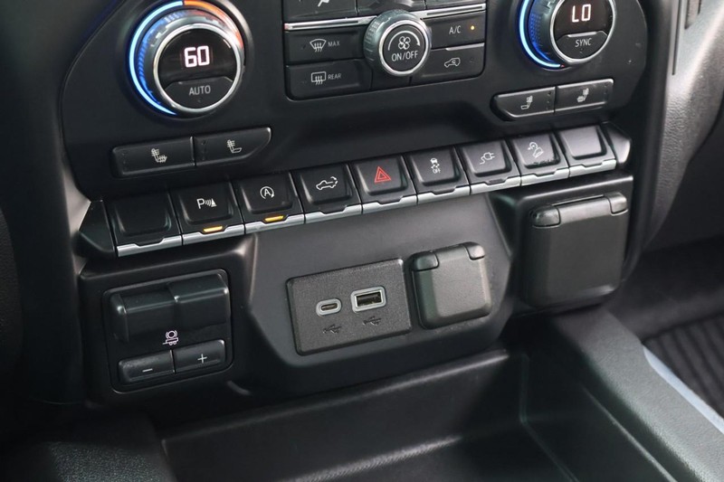 Chevrolet Silverado 1500 Vehicle Full-screen Gallery Image 40