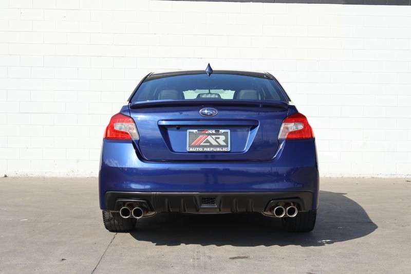 Subaru WRX Vehicle Full-screen Gallery Image 06