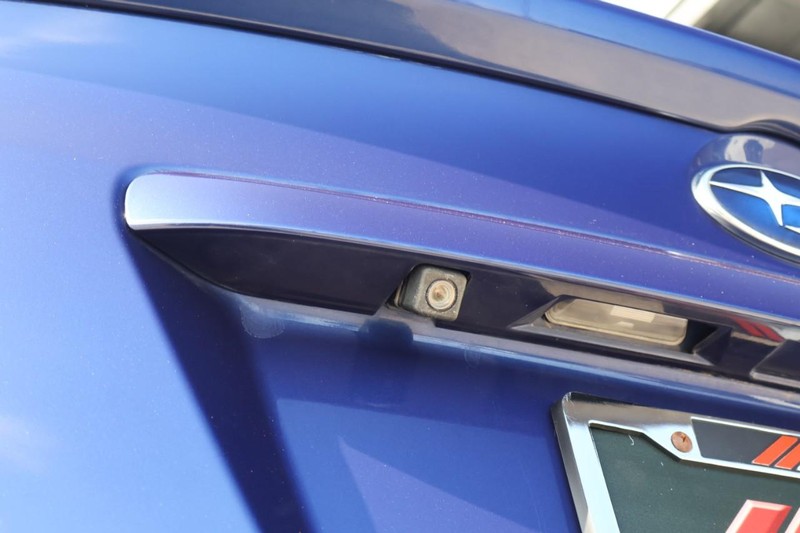 Subaru WRX Vehicle Full-screen Gallery Image 08