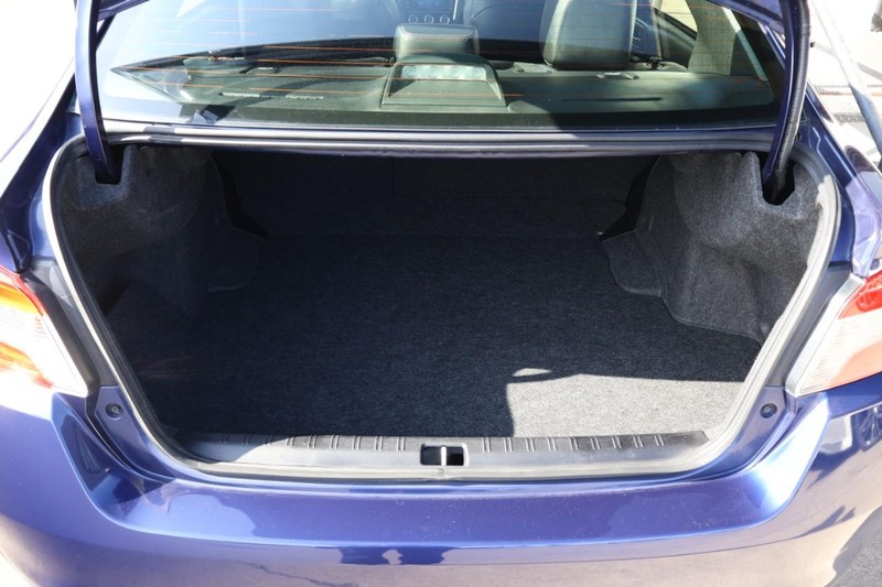 Subaru WRX Vehicle Full-screen Gallery Image 09