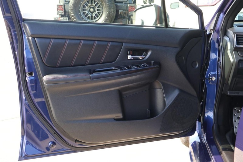 Subaru WRX Vehicle Full-screen Gallery Image 15