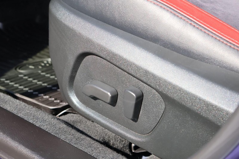 Subaru WRX Vehicle Full-screen Gallery Image 18