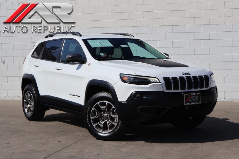 Jeep Cherokee Vehicle Full-screen Gallery Image 01