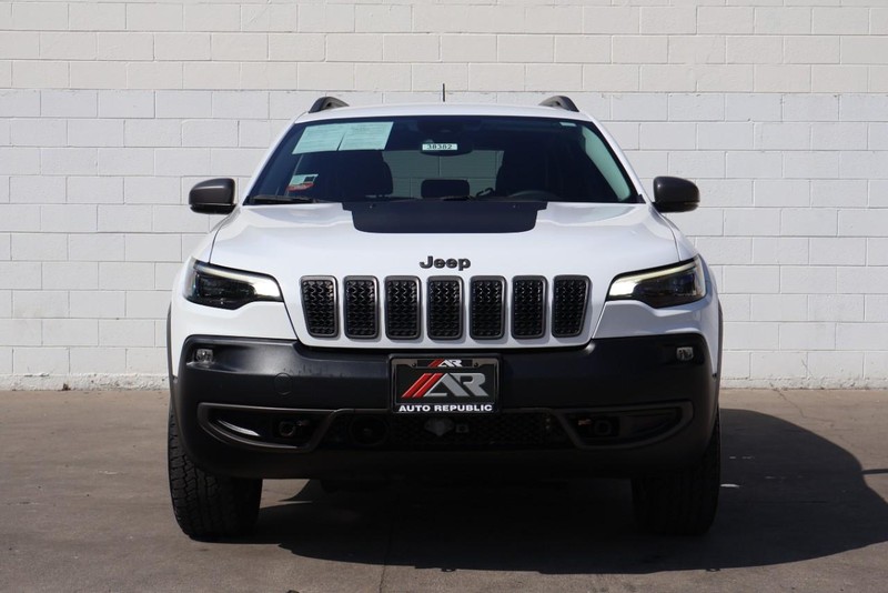 Jeep Cherokee Vehicle Full-screen Gallery Image 02
