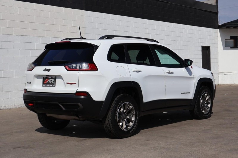 Jeep Cherokee Vehicle Full-screen Gallery Image 05