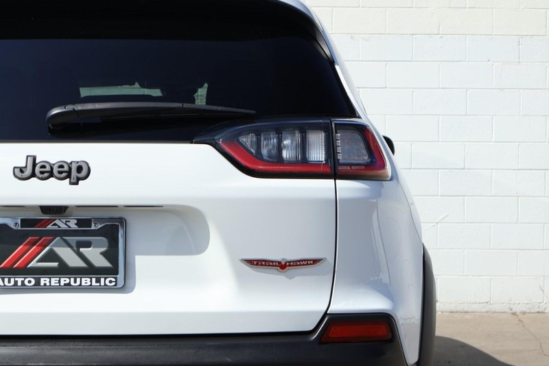 Jeep Cherokee Vehicle Full-screen Gallery Image 07