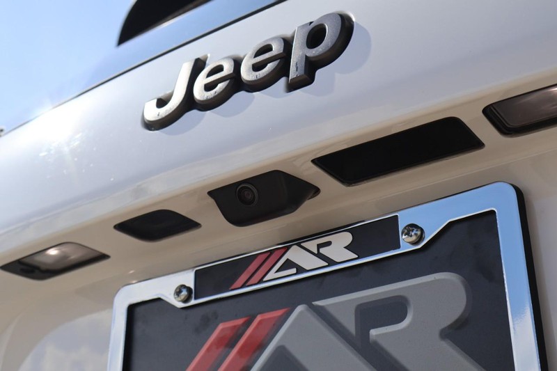 Jeep Cherokee Vehicle Full-screen Gallery Image 08