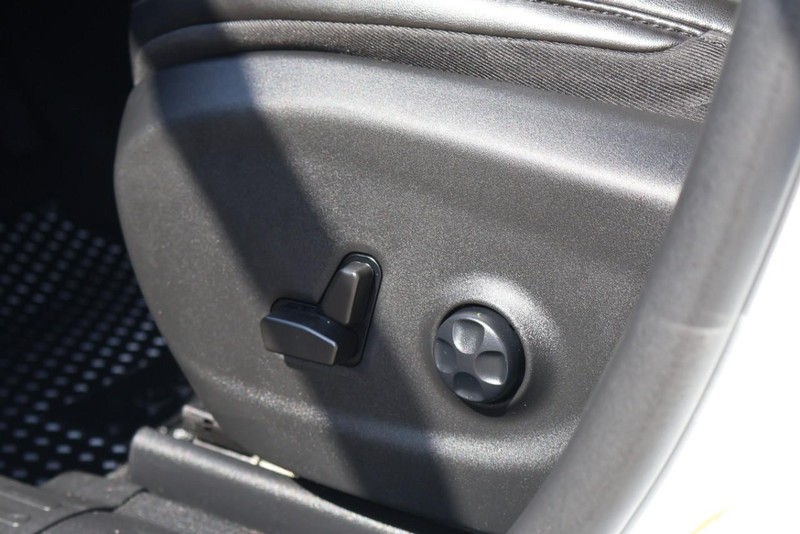 Jeep Cherokee Vehicle Full-screen Gallery Image 19